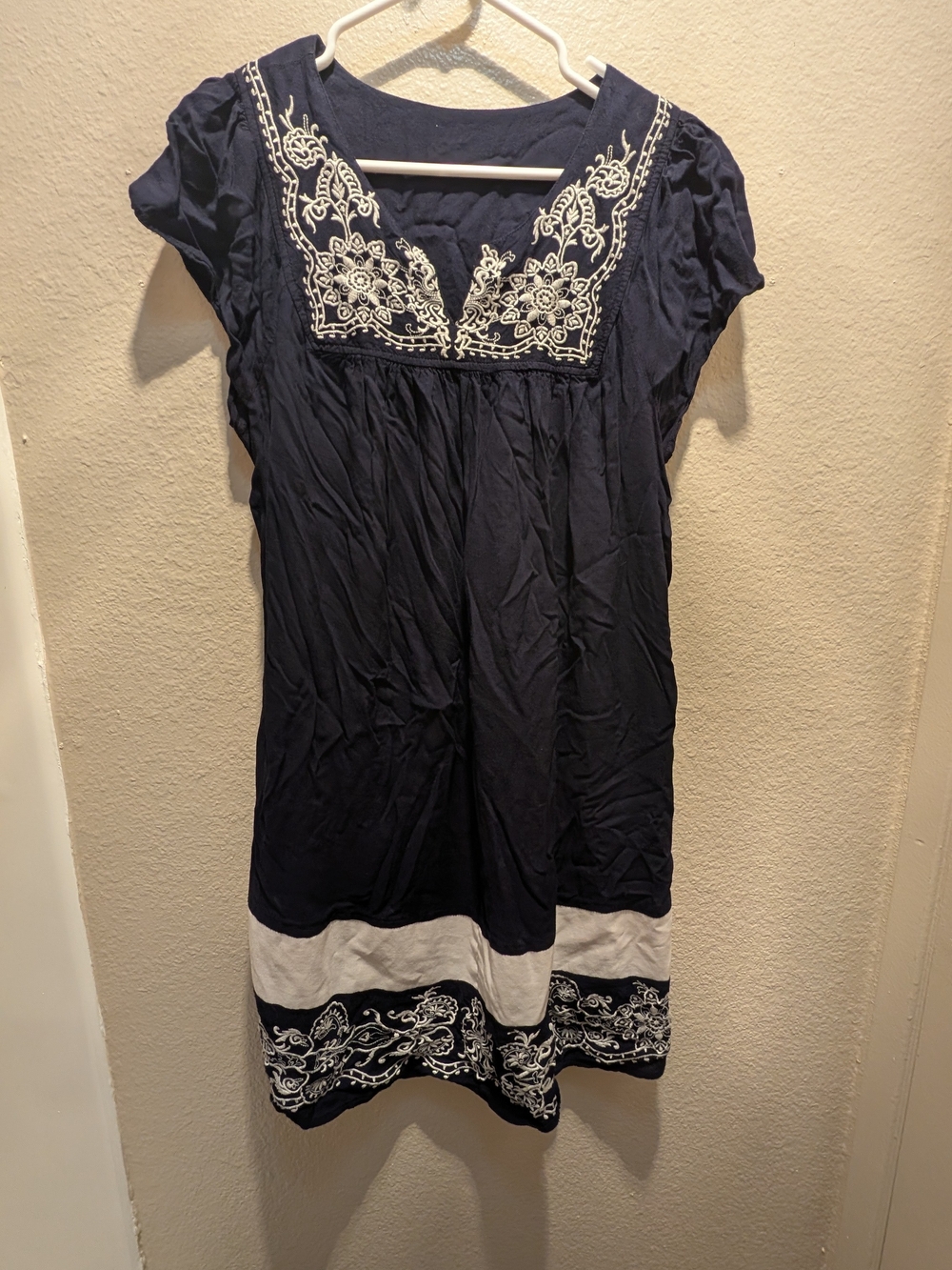 Sz12- Navy and White Embroidered Short-Sleeve Dress